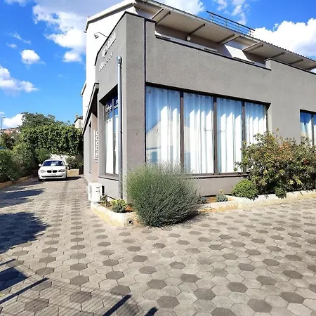 Διαμέρισμα Ella *