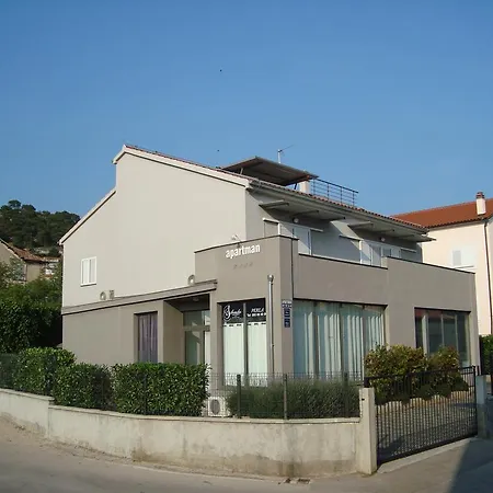 Διαμέρισμα Ella *